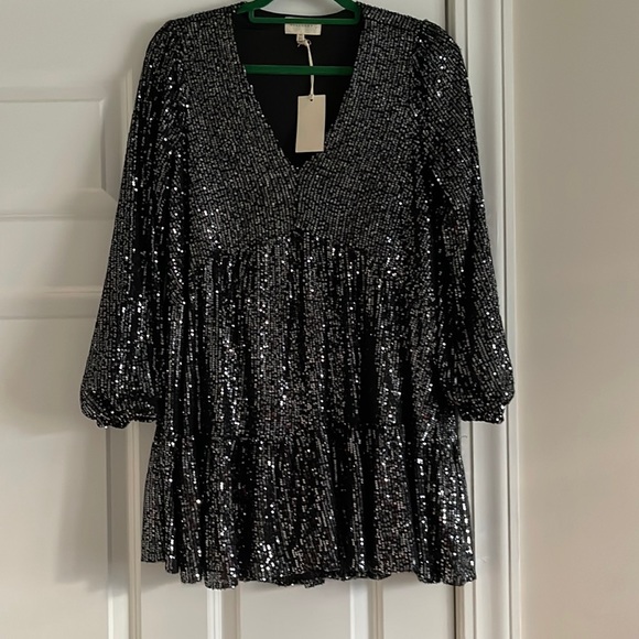 MELLODAY Dresses & Skirts - Sequin tunic